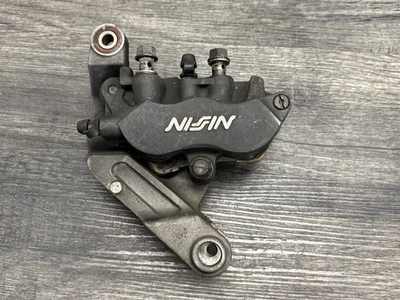 Soporte de pinza de freno delantero izquierdo CBR1100XX Super Blackbird Honda 1997-2000 OEM Foto 1 de 4