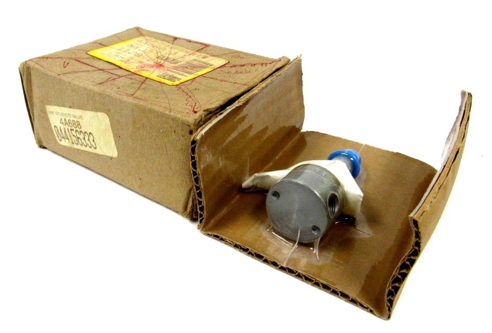 NEW GRAINGER 4A688 SOLENOID VALVE 044156333 - Image 1 of 3