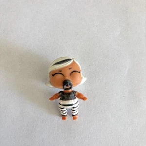 LOL Muñeca Sorpresa Película Magic Studios Lil Witchay Babay Lil Sis Cambio de Color - Imagen 1 de 2