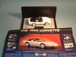 CORVETTE 1988 CHEVROLET WHITE CORVETTE FRANKLIN MINT 1:24 DIECAST & DISPLAY CASE - Picture 1 of 11