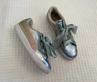 Tenis PUMA Basket Heart Bauble FM plateados pastel charol satinado encaje 8,5 Foto 1 de 4