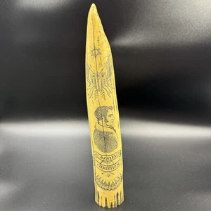 "Diente de ballena imitación Scrimshaw vintage 1840 Daniel Christian talla 11"" resina" - Imagen 1 de 14