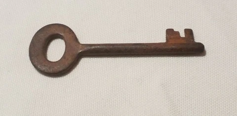Collectible Vintage Rusty Steel Skeleton Key 2 1/2" Cover