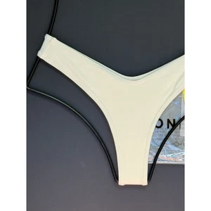 OneOne Bademode Heidi freche Bikinihose - elfenbeinfarben gerippt - Medium - neu mit Etikett - Bild 1 von 9