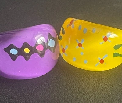 Anillo Lucite Talla 7.25 Moderno Juego de 2 Resinas Declaración Púrpura Floral Amarillo Foto 1 de 4
