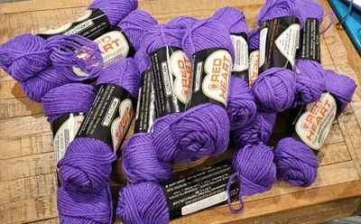 复古,Red Heart Wintuk 纱线 #586 紫丁香精制重量全新旧货,4 个骨架 — 第 1/4 张图片