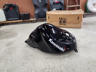 Tanque de gasolina ZX11 1993-2000 (TOTALMENTE NUEVO) Foto 1 de 4