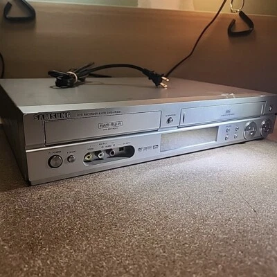 Samsung DVD-VR320 DVD/VCR Combo Reproductor Grabador Sin Control Remoto VHS SOLO PROBADO LEER Foto 1 de 4