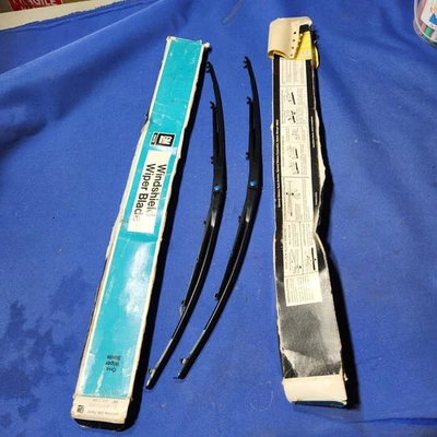 Par de limpiaparabrisas Chevrolet Beretta 1987-91 NOS GM # 5049731 20592972 Foto 1 de 4