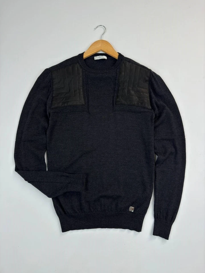 Versace Lightweight Sweater – Size M – Grey, Leather Accents & Metal Logo Men - Image 1 of 4