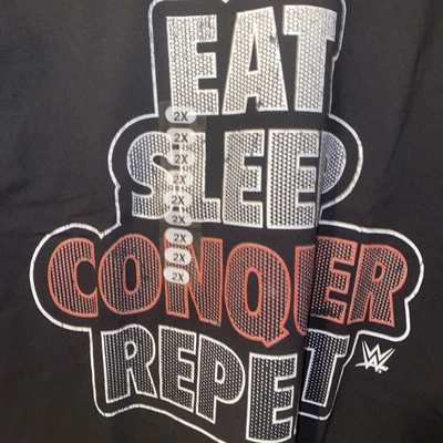 WWE Wrestling Brock Lesnar. Camiseta Eat Sleep Conquer Repeat Hombre Negra Rosa Foto 1 de 4
