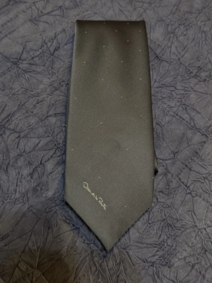 复古 Oscar de la Renta 灰色 Microdot 领带 1980 年代–90 年代 95% 聚 5% 真丝 Deadstock — 第 1/4 张图片