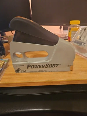 Sujetador de flecha para grapadora PowerShot resistente 5700M Foto 1 de 4