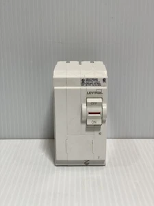 Interruptor de circuito de rama estándar enchufable Leviton LB240-T 40A 2P 120/240 VAC - Imagen 1 de 6