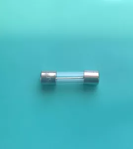 2 ampere F2A 250 v 10 fusibile vetro soffiaggio rapido 20 mm x 5 mm - confezione da 10 stock UK - Foto 1 di 4