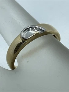 ELEGANT Solid 14K Yellow Gold White CZ Ladies Wedding Band Ring 2.4gr. Size 7.5 - Picture 1 of 23