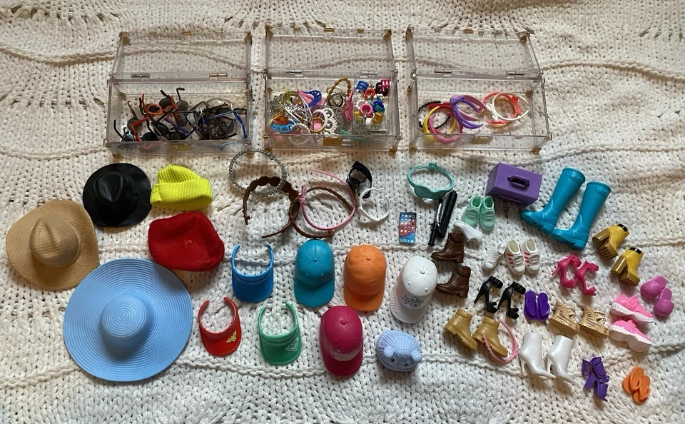 Gran 90+ Piezas Muñeca Barbie Moda Accesorios Lote Gafas de Sol Cinturones Zapatos Sombreros +++ Foto 1 de 4