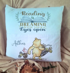 Almohada de lectura personalizada, cojín oso pooh, almohada de bolsillo, dormitorio infantil - Imagen 1 de 3
