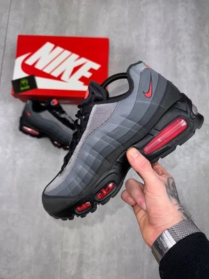 Nike air max 95 / calzature / Nike / air max / moda / abbigliamento attivo / abbigliamento sportivo  - Immagine 1 di 4
