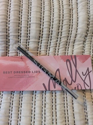 Mally Best Dressed Lids Neutrals & Bolds 14 Matte & Shimmer Eyeshadows - Image 1 of 4