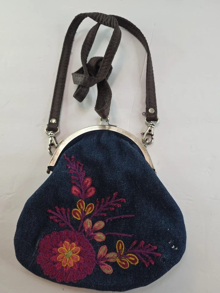 Bolso clutch bandolera Kisslock con marco de lona bordado Lucky Brand Foto 1 de 4