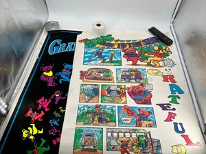 Póster De Colección Años 90 Grateful Dead Dancing Spiral Bears Fieltro Luz Negra y Ir a Mostrar - Imagen 1 de 24
