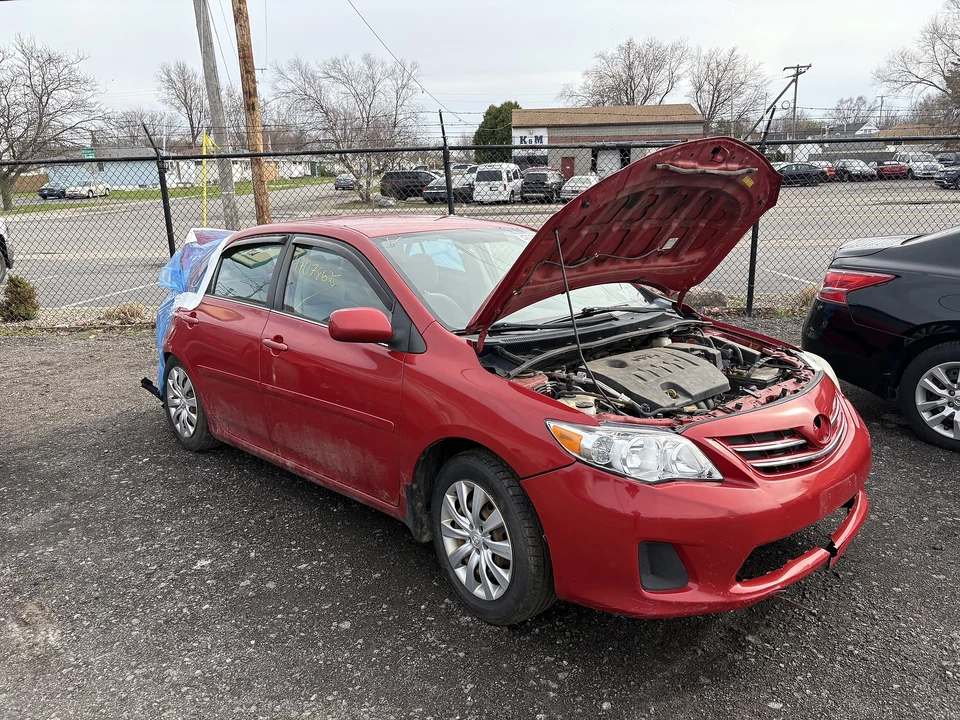 Used Front Right Door Window Regulator Front fits: 2013 Toyota Corolla electric - Image 1 of 4