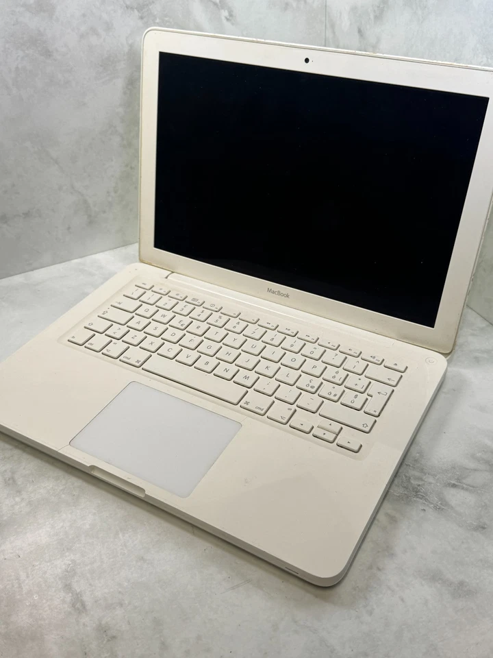 Apple MacBook Bianco A1342 (2009) Non Testato - Ricambi o Restauro - Immagine 1 di 4