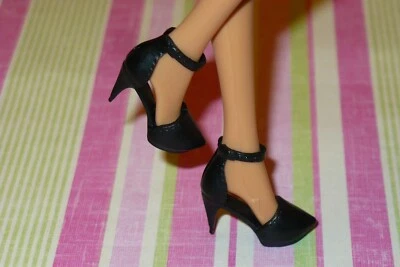 Zapatos para muñeca Barbie ~ Fashionistas ~ PUNTERA CERRADA CORREA PARA EL TOBILLO NEGRO TACÓN ALTO GATITO Foto 1 de 4