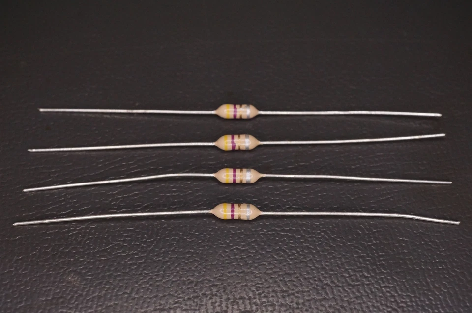 Lote de 4 8230-36-RC Bourns RF Choke Wirewound Inductor 4.7uH 10% 7.9MHz 1.2 Ohm Foto 1 de 1