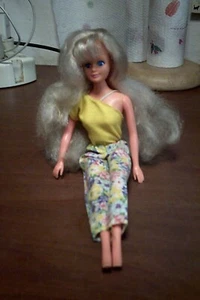 unleserliche Logo Puppe blondes Haar H.cm 30 - Bild 1 von 4