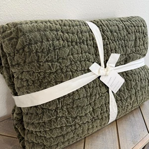 POTTERY BARN WASHED VELVET HANDCRAFTED QUILT, FULL/QUEEN ~ LODEN GREEN - Picture 1 of 8