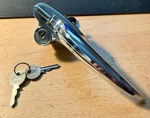 "NOS" 1949 1950 STANDARD VANGUARD LOCKING DOOR HANDLE KEYS R/F CIRCA 40S D-1030 - Picture 1 of 16