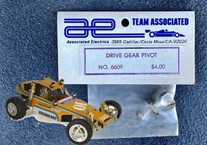 Team Associated RC10 RC 1:10 Drive Gear Pivot #6609 FACTORY SEALED - Picture 1 of 4