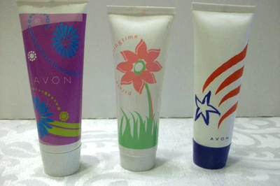 3 diferentes "Cremes para as mãos Avon 1,5 oz/primavera" novos - Imagem 1 de 2