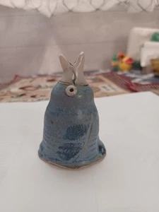 Pastel de cerámica hecho a mano azul delfín pájaro Wasilla, cerámica de Alaska 2,5" - Imagen 1 de 10