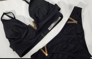 Neuer Victoria Secret Bikini schwarz mit "V" in Gold!  Victoria's Secret In Schwarz. - Bild 1 von 6
