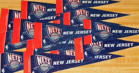 15 NEW JERSEY NETS NBA Basketball Team 4'' in x 9'' in. Felt mini pennants NeW! Cover