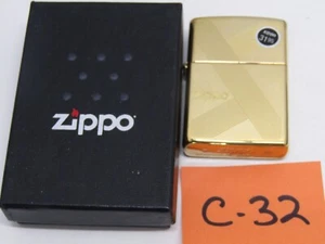 C-32 OLD UNSTRUCK OLD ZIPPO LIGHTER GOLD COLLECTABLE - Picture 1 of 2