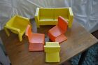 Canapé meuble vintage 1973 Mattel Barbie et 4 chaises orange et jaune.