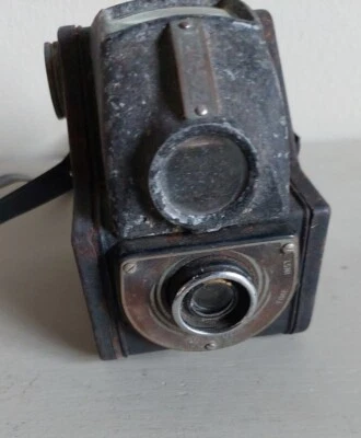 Barnet Ensign Ful-Vue 1940s-50s Camera For Parts or Prop Not Working Cannot Open - Image 1 of 4