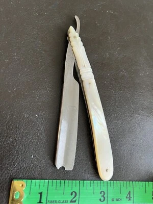 Antigua maquinilla de afeitar recta Wade & Butcher en fregona Foto 1 de 4