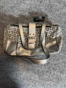 Y2K Guess Schultertasche Metallic Grau Neu mit Etikett - Bild 1 von 4