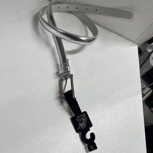 DÜNNER ECHTLEDER GÜRTEL SILBERFARBEN GRÖSSE S 18mm-90cm LANG PASST 27”-32” - Bild 1 von 4