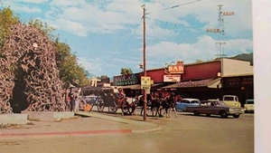 Postcard WY Jackson Hole Stage Wrangler Cafe Gift Shop Bar Classic Car 1960s V14 - Picture 1 of 4