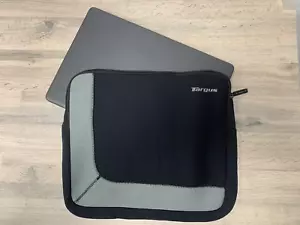 Targus 15.6” Laptop Sleeve - Black And Gray - Picture 1 of 4