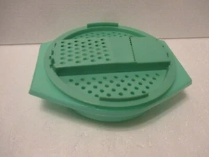 VINTAGE JADE GREEN TUPPERWARE CHEESE VEGGIE GRATER WITH BOWL 2 PIECE EUC - Picture 1 of 5