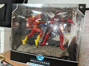McFarlane DC Multiverse the Flash and Batman Earth 52 Red Death Figur, 2er Pack - Bild 1 von 11