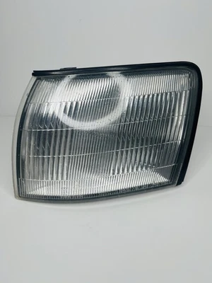 OEM 1990-1994 Lexus LS400 Driver Side Left Marker Turn Signal Parking Light - Image 1 of 4