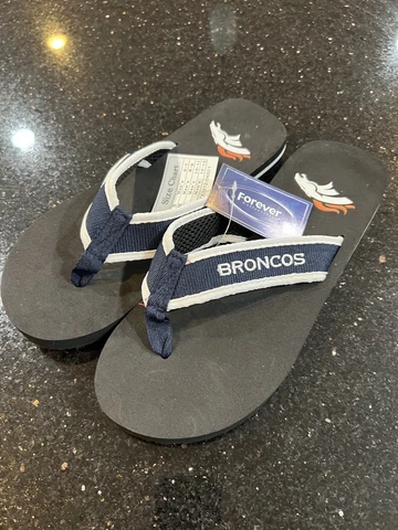Denver Broncos NFL mens size XL Contoured flip flops foco Cover